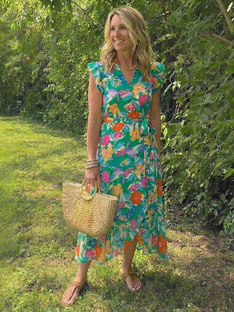 Vestido midi floral escalonado con cuello en V