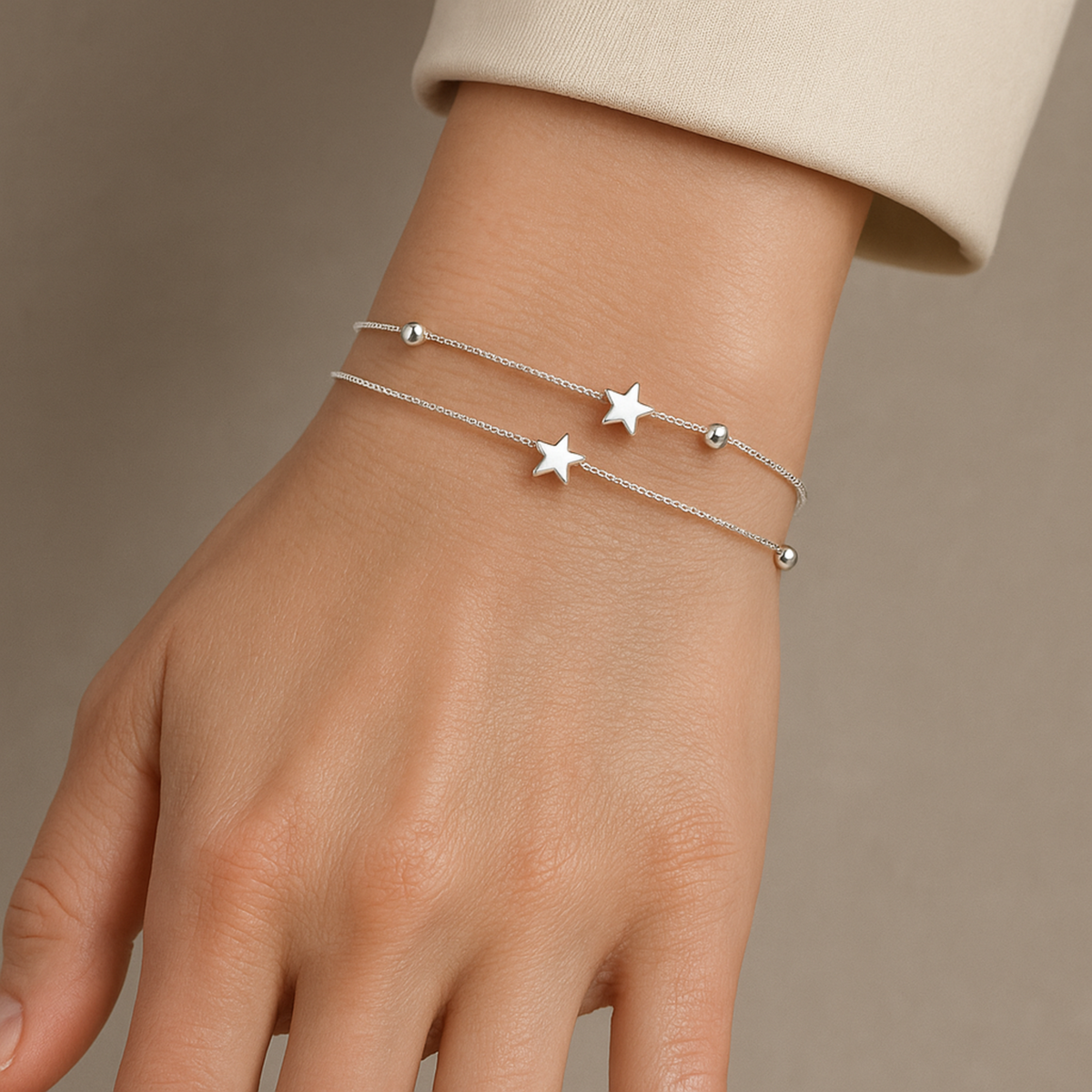 Pulsera Plateada con Estrellas