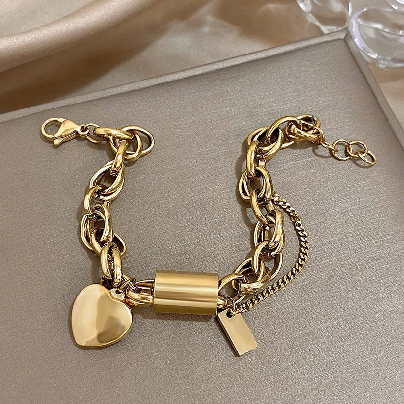 Pulsera Dorada Gruesa con Corazón