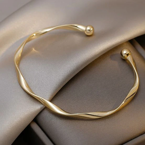 Pulsera Dorada Elegante Pulida
